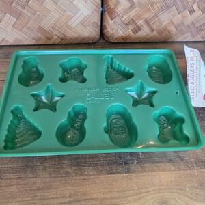 Jell-O Jigglers Mold Christmas‎ Holiday Lot of 2 Vintage Green Santa Tree